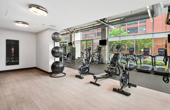 Building Photo - 901 W Huron St