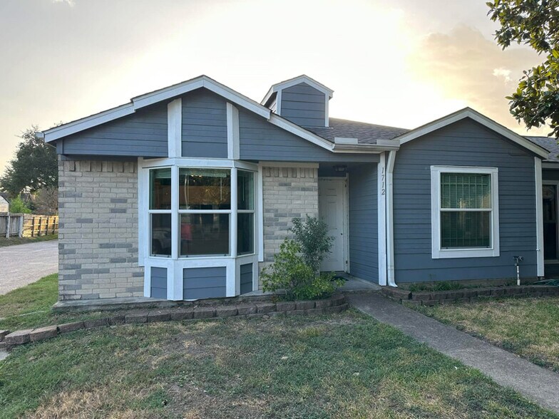Building Photo - 1712 Harrison Ct