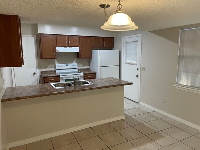 Building Photo - 4600 Lighthouse Cir