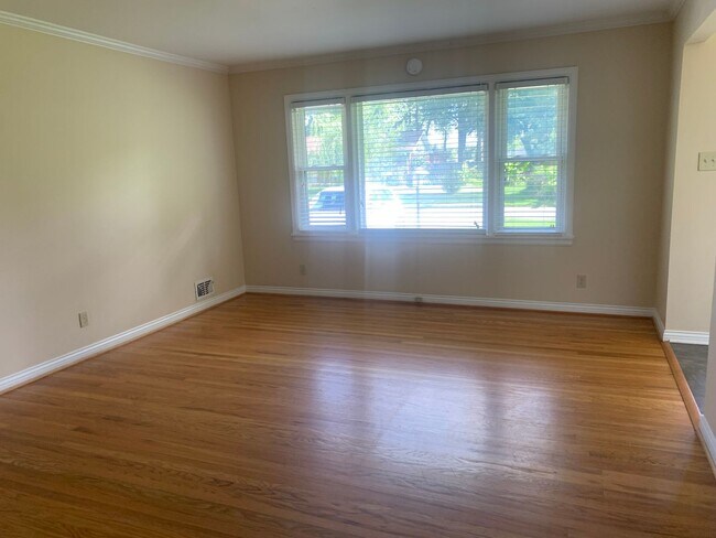 Building Photo - Gorgeous, Updated 3 Bedroom, 2 Bath Ranch ...
