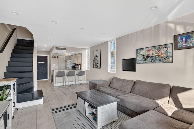 Building Photo - 1531 SE 15th St