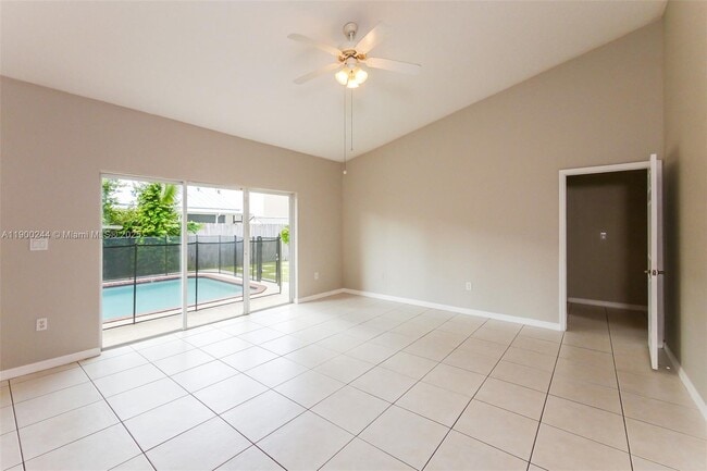 Building Photo - 11524 SW 152nd Ct