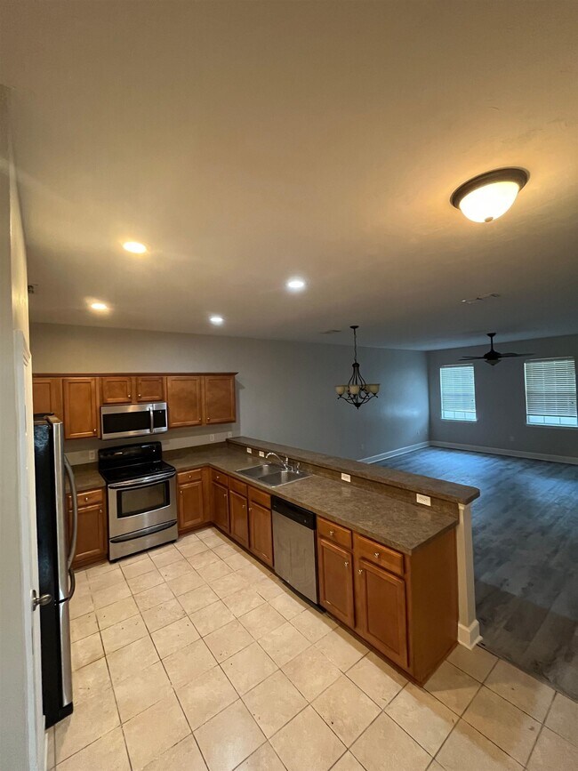 Building Photo - 5600 Hampton Hill Cir