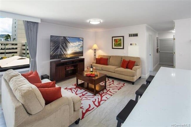Building Photo - 2215 Aloha Dr