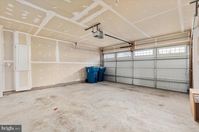 Building Photo - 139 Hornbeam Dr