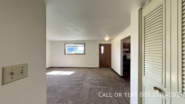 Building Photo - Effortless Living: Open-Layout 2BR Home