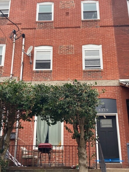 front - 3219 Hamilton St