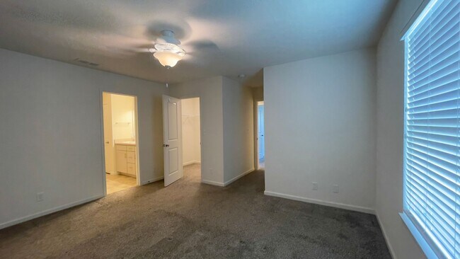 Building Photo - Hawthorne Lake…3 Bedroom 2 Bath
