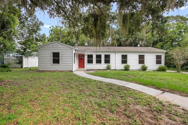 Primary Photo - 605 N Amelia Ave