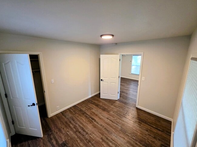 Building Photo - Close to River Access, and Historic Downtown Grants Pass