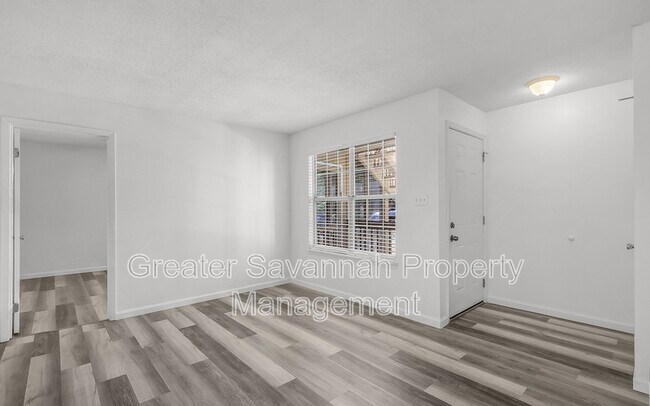 Building Photo - 401 N Cromwell Rd