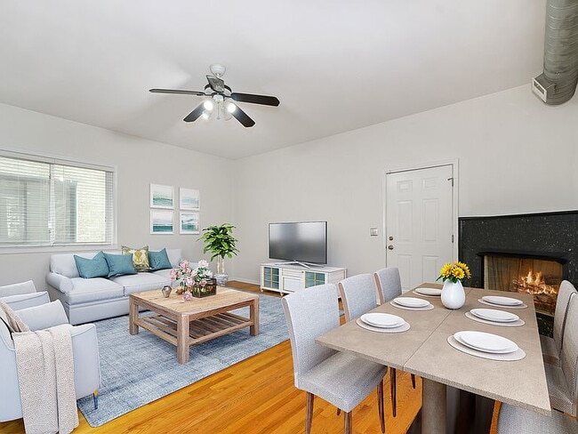 Building Photo - "Spacious 2-Bed, 2-Bath Gem in Chicago's Heart – 1200 Sq. Ft. of Modern Living!"