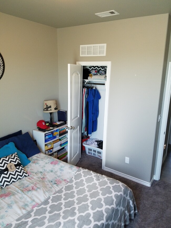 Building Photo - 8037 Pavo Real St