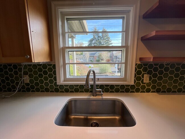 Building Photo - 4643 NE 38th Ave