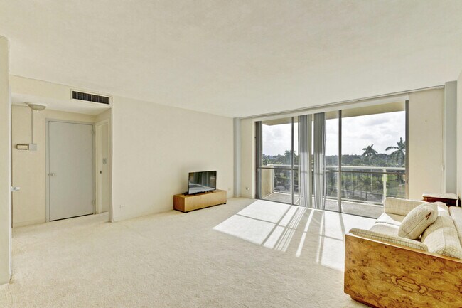 Building Photo - 2800 N Flagler Dr