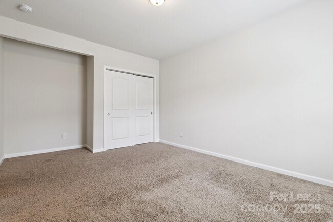 Building Photo - 17121 Carolina Pine Row