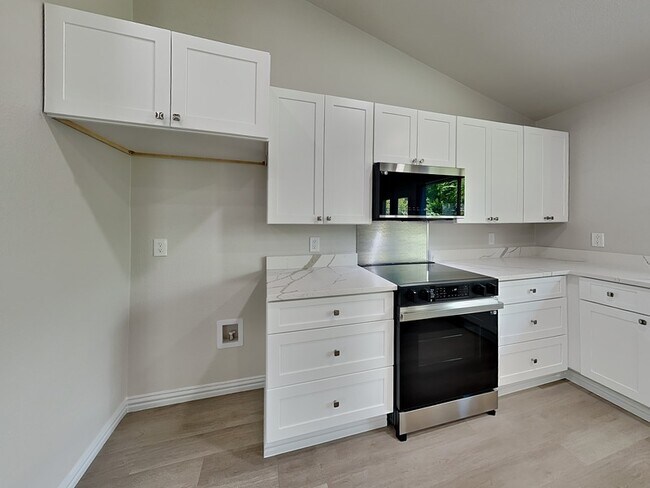 Building Photo - 4348 Spindletree Ln