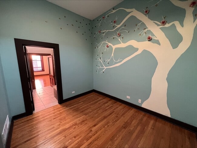 Building Photo - 26 E Downer Pl