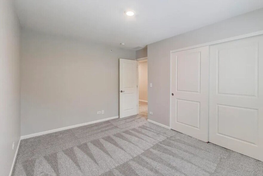 Building Photo - 1675 Kraft Ave