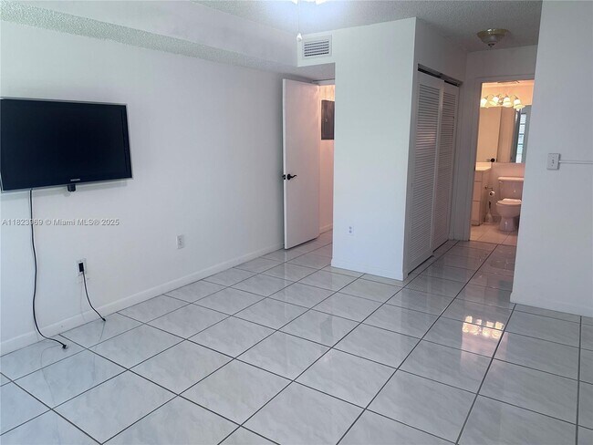 Building Photo - 8810 SW 123rd Ct