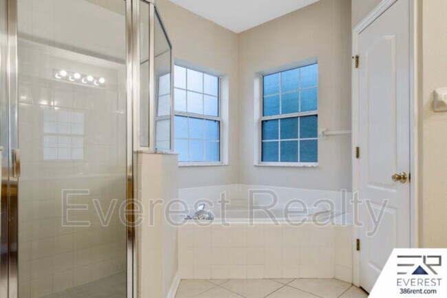Building Photo - 14 Rymsen Ln