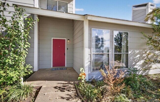 Building Photo - 420 N Cummings Ave