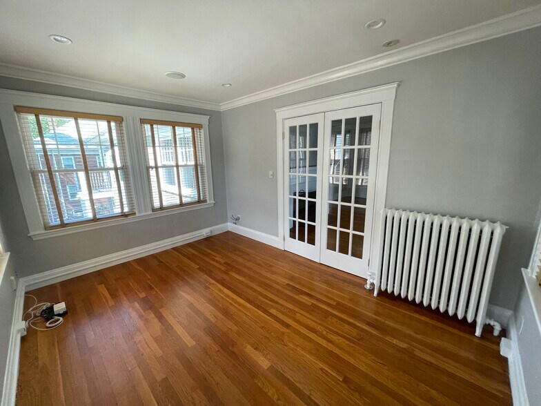 Sunroom -private off living room - 36 Gerald Rd