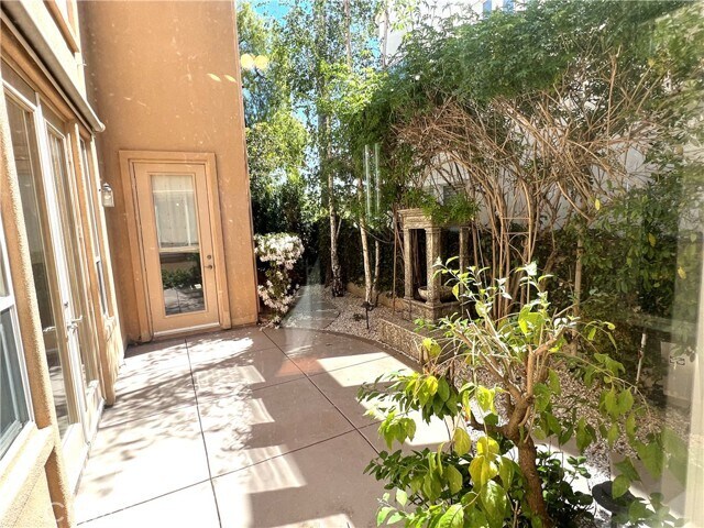 Building Photo - 12 Water Lily Way