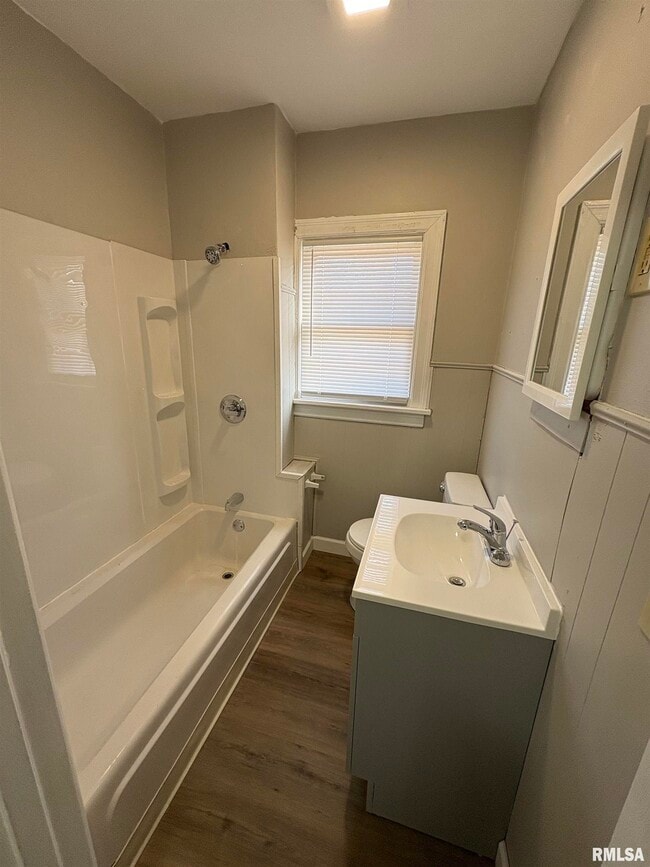 Building Photo - 2214 W Tripp Ave