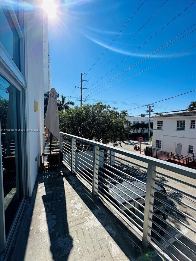 Building Photo - 7700 Collins Ave
