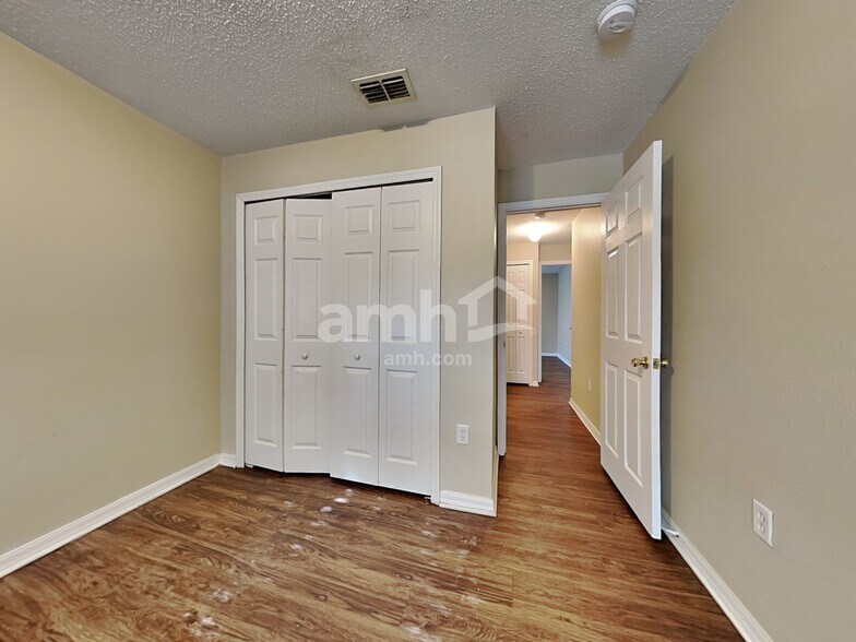 Building Photo - 11613 Ivy Flower Loop