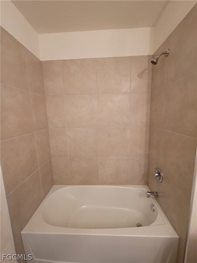 Building Photo - 337 SW 30th Ave