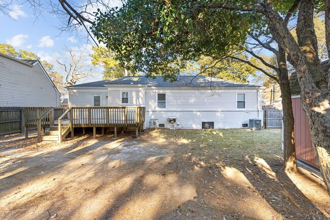 Building Photo - Charming Renovated 3-Bedroom Ranch-Style H...