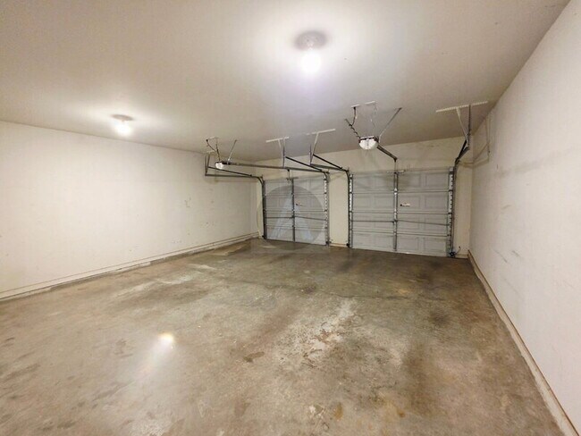 Building Photo - 236 Flagstone Way