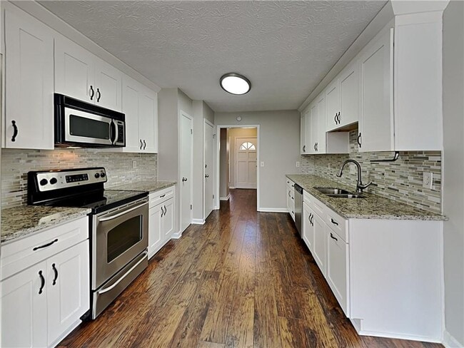 Building Photo - 619 Green Valley Dr