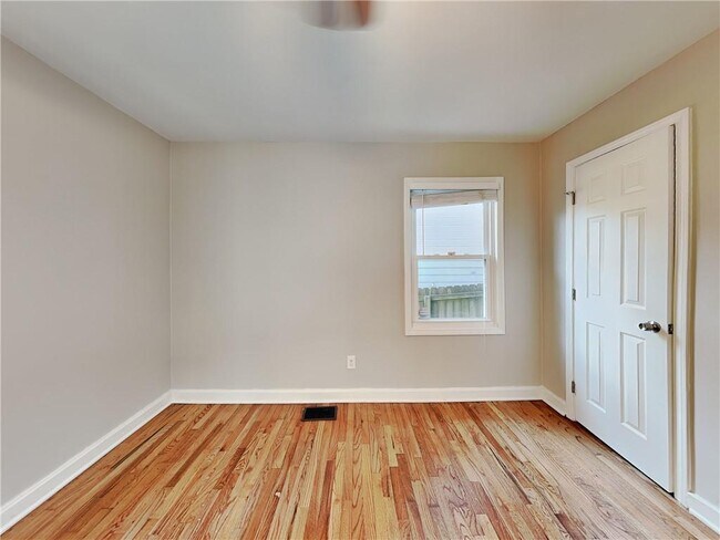 Building Photo - 1731 Braeburn Dr SE