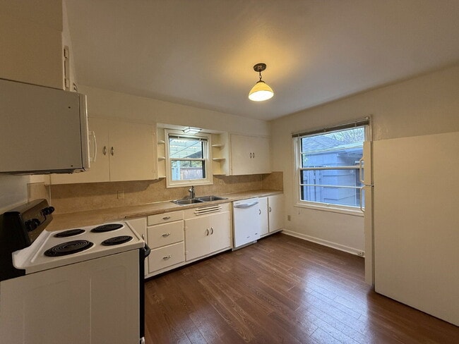 Building Photo - 2375 Onyx St