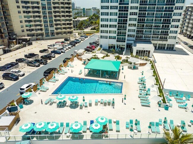 Building Photo - 3140 S Ocean Dr