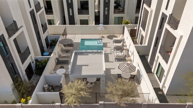 Building Photo - 2030 East Michigan Ave