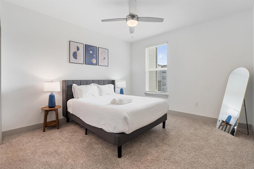 Building Photo - 12100 1/2 Ferrystone Glen Drive-SI FL4-ID1240337P