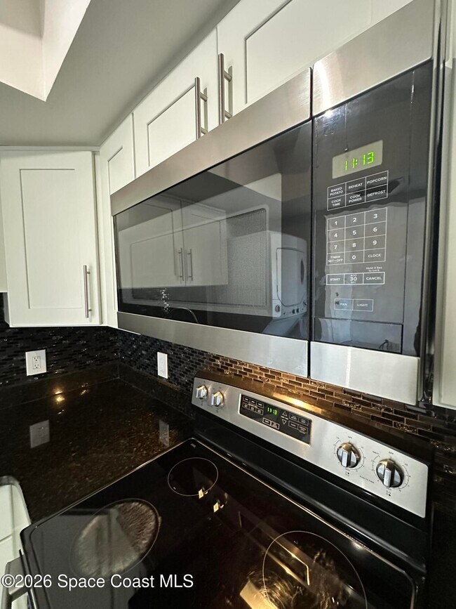 Building Photo - 837 Hickory St