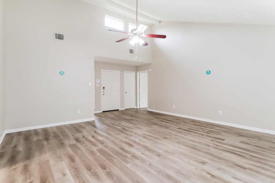 Building Photo - 7327 Shady Vale Ln