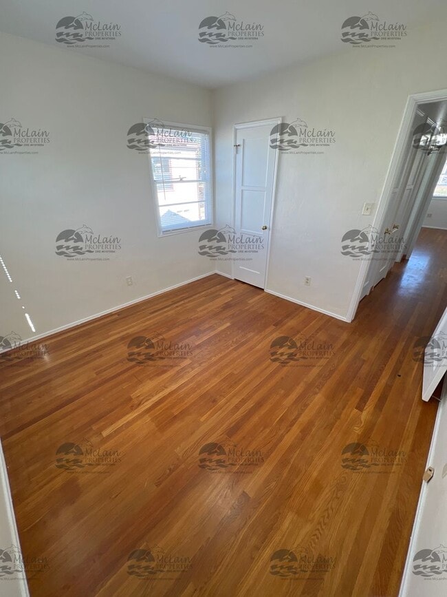 Building Photo - Single Story 3 BD/1BA Home with 2 Car Garage!
