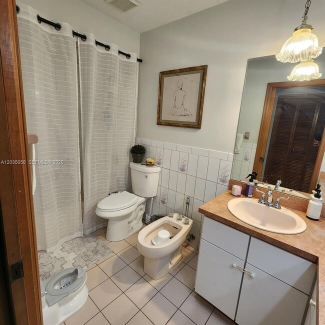 Building Photo - 6101 Palmetto Dr
