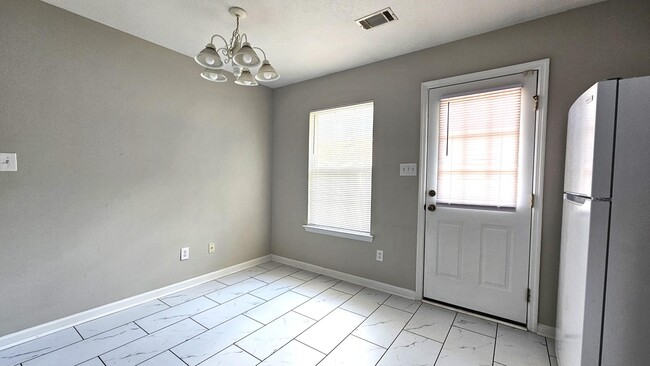 Building Photo - 340 Greendale Pl