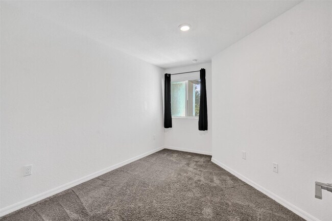 Building Photo - 4748 SW 63rd Terrace