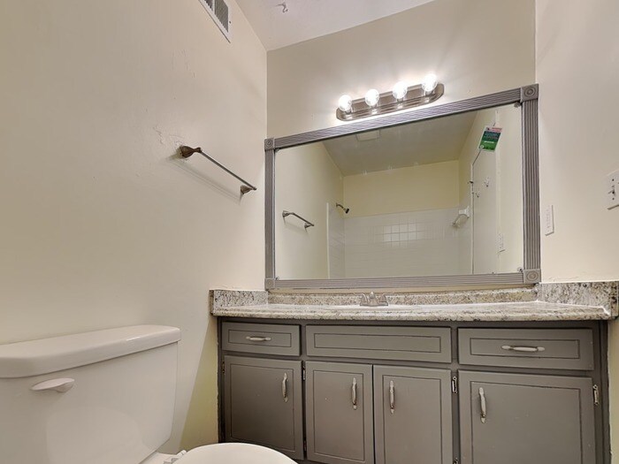 Building Photo - 105 Feldwood Pines St