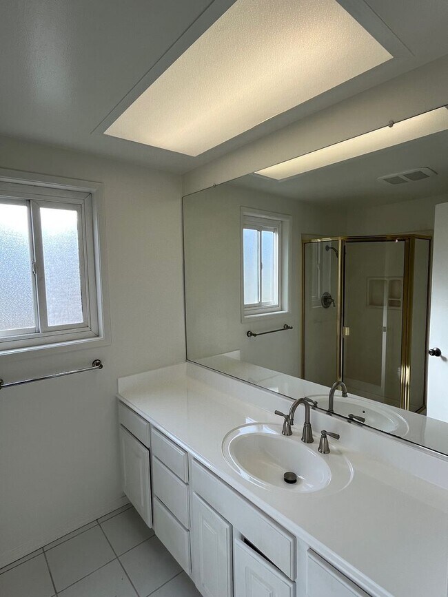 Building Photo - Charming 3 Bedroom, 2 Bath Single Family Home for rent in Seal Beach, CA!