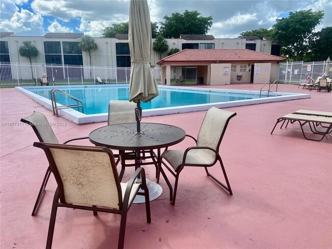 Building Photo - 3199 Foxcroft Rd