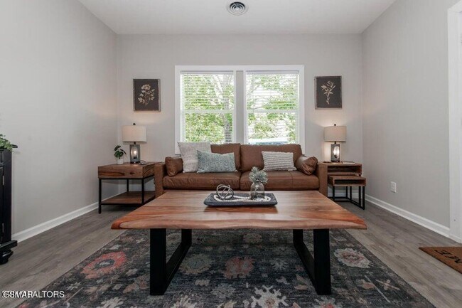 Building Photo - Modern Comfort